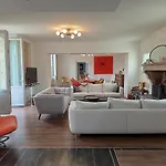 Hébergement de vacances Spacieuse Maison Avec Piscine Et Parc De 6000 M2 *
