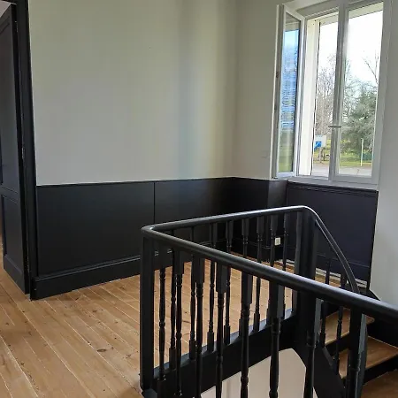 Spacieuse Maison Avec Piscine Et Parc De 6000 M2