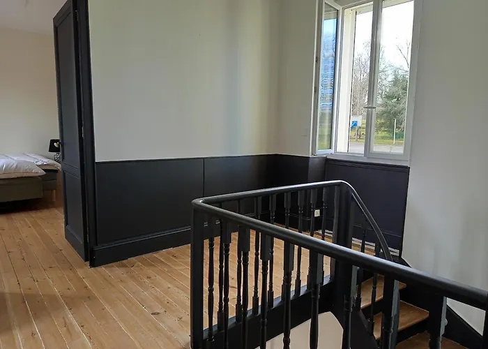 Spacieuse Maison Avec Piscine Et Parc De 6000 M2