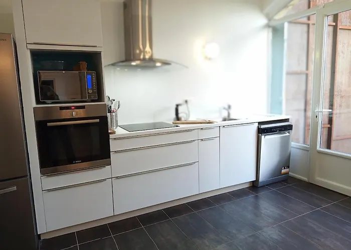 Spacieuse Maison Avec Piscine Et Parc De 6000 M2 *