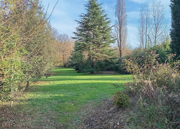 Spacieuse Maison Avec Piscine Et Parc De 6000 M2 Bieujac