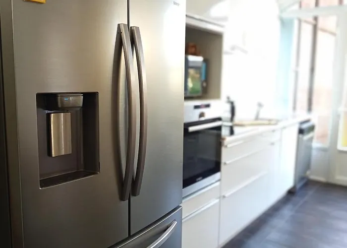 Spacieuse Maison Avec Piscine Et Parc De 6000 M2