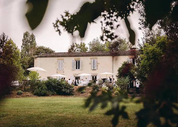 Spacieuse Maison Avec Piscine Et Parc De 6000 M2