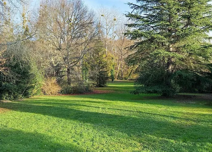 Spacieuse Maison Avec Piscine Et Parc De 6000 M2 Bieujac