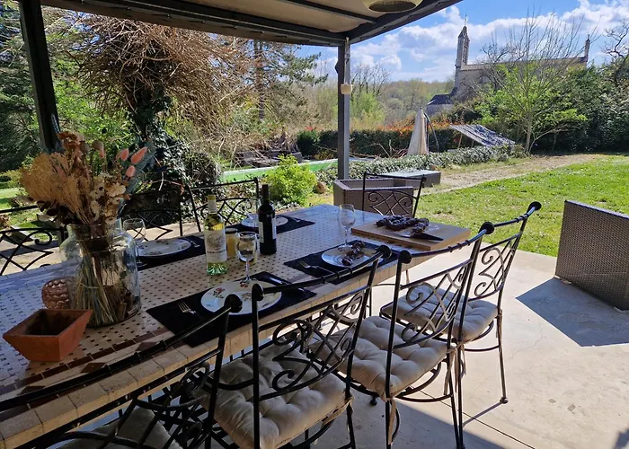 Spacieuse Maison Avec Piscine Et Parc De 6000 M2 Ferienhaus *